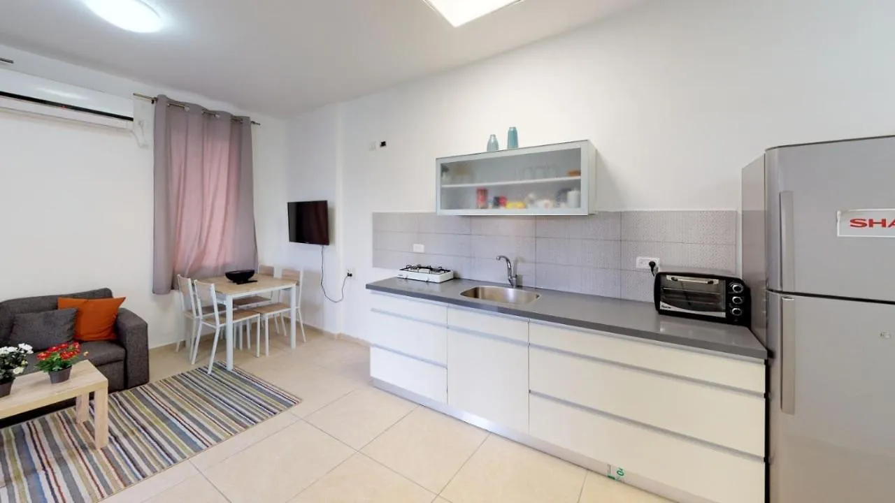 חיפה Bahahi Garden Suites 0*,