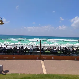 Sea View מלון דירות